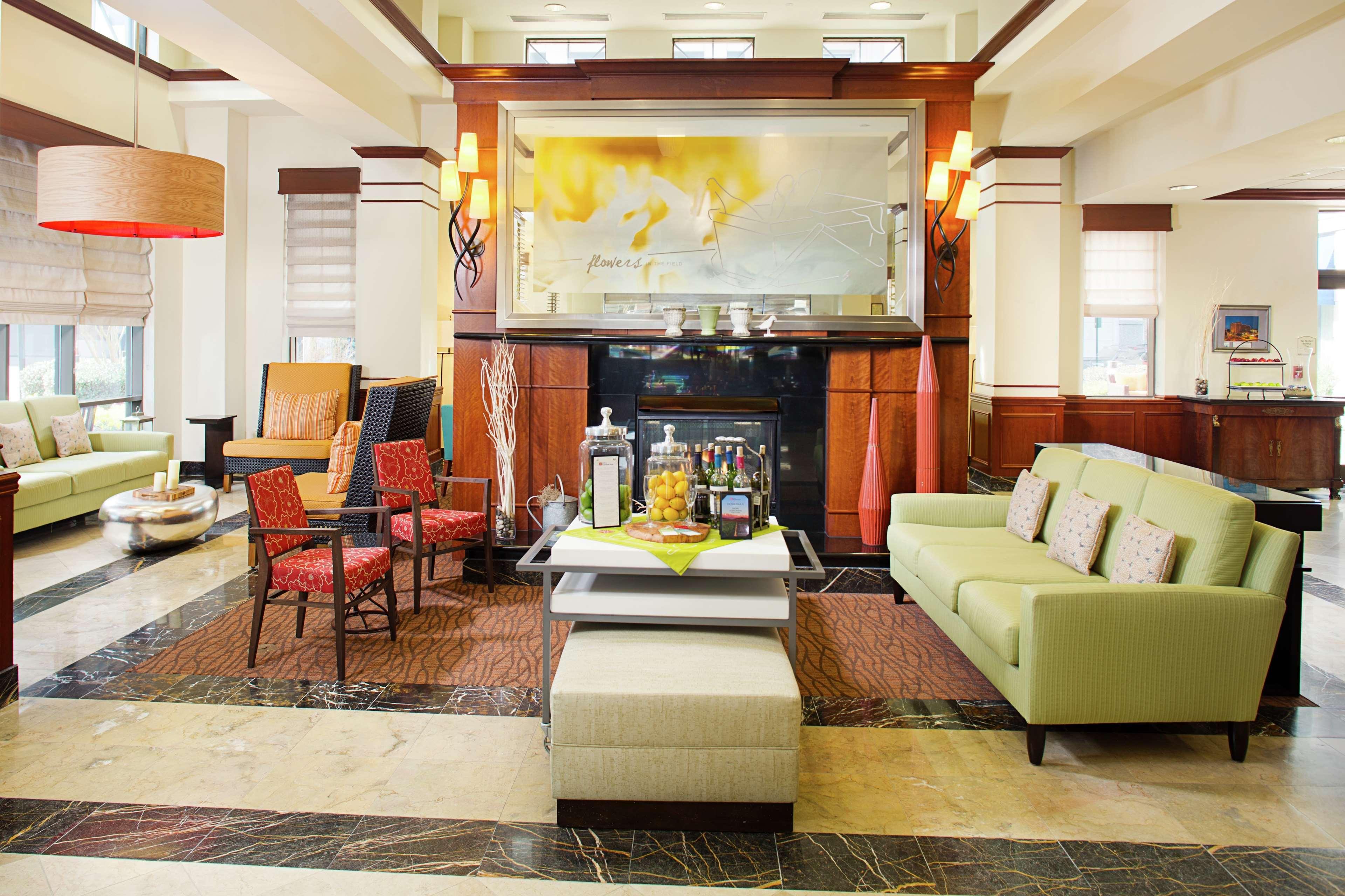 Hilton Garden Inn Virginia Beach Town Center Екстер'єр фото