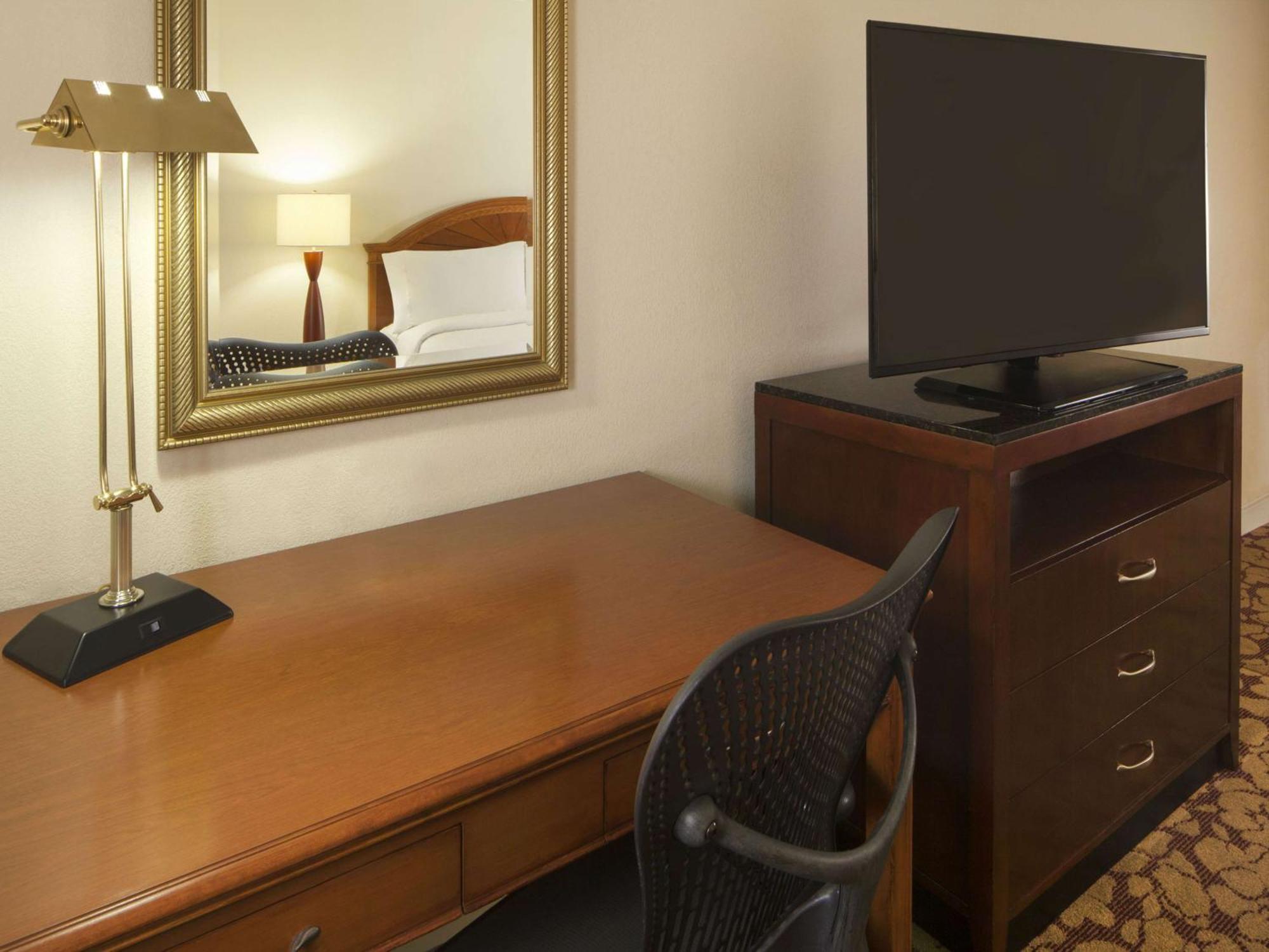 Hilton Garden Inn Virginia Beach Town Center Екстер'єр фото