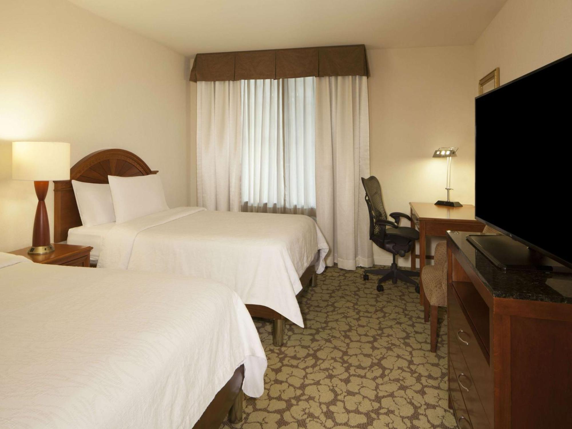 Hilton Garden Inn Virginia Beach Town Center Екстер'єр фото