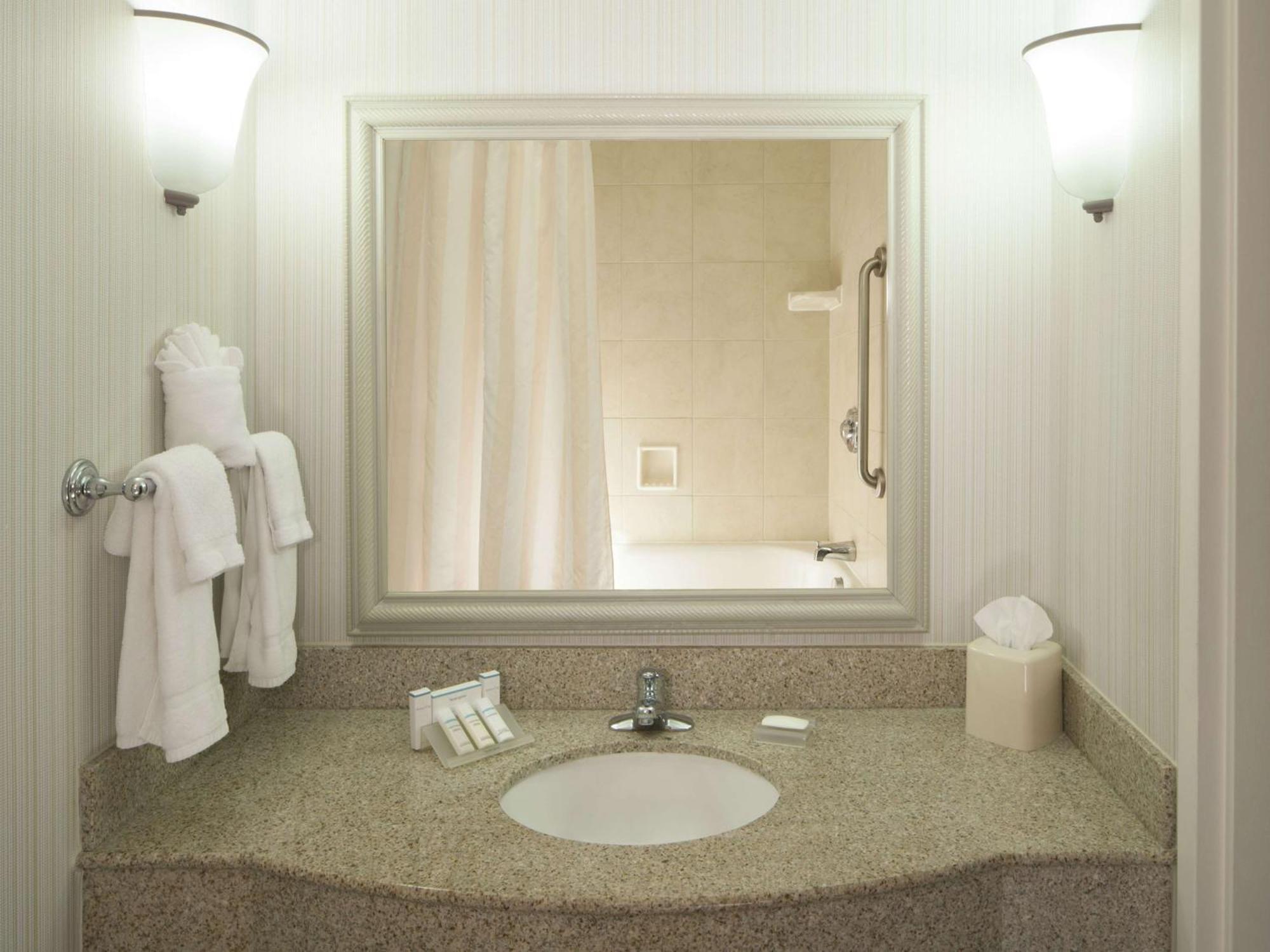 Hilton Garden Inn Virginia Beach Town Center Екстер'єр фото